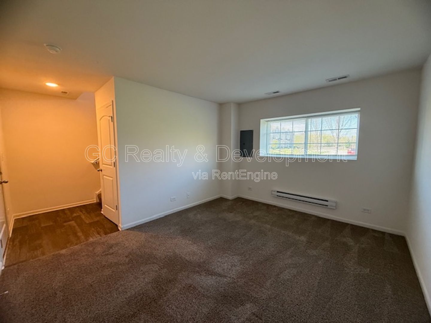 *** 3 BDRM - 2.5 BTH / END UNIT / PET FRIENDLY / ATTACHED GARAGE / CLUBHOUSE ACCESS *** property image
