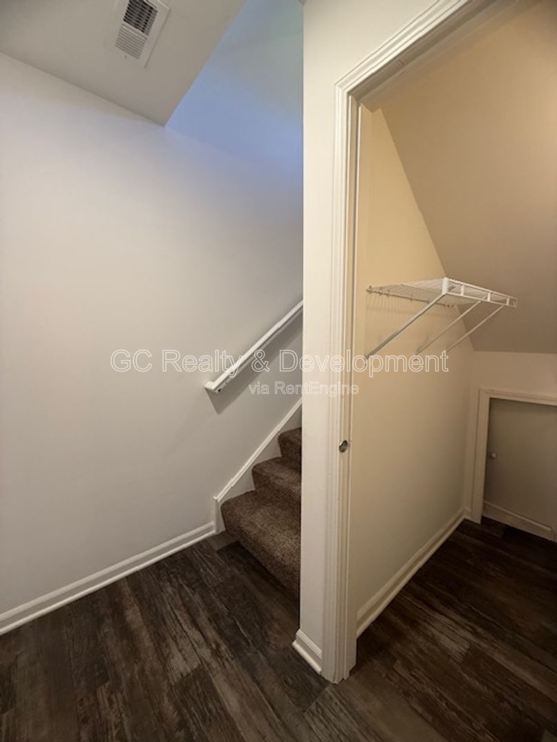 *** 3 BDRM - 2.5 BTH / END UNIT / PET FRIENDLY / ATTACHED GARAGE / CLUBHOUSE ACCESS *** property image