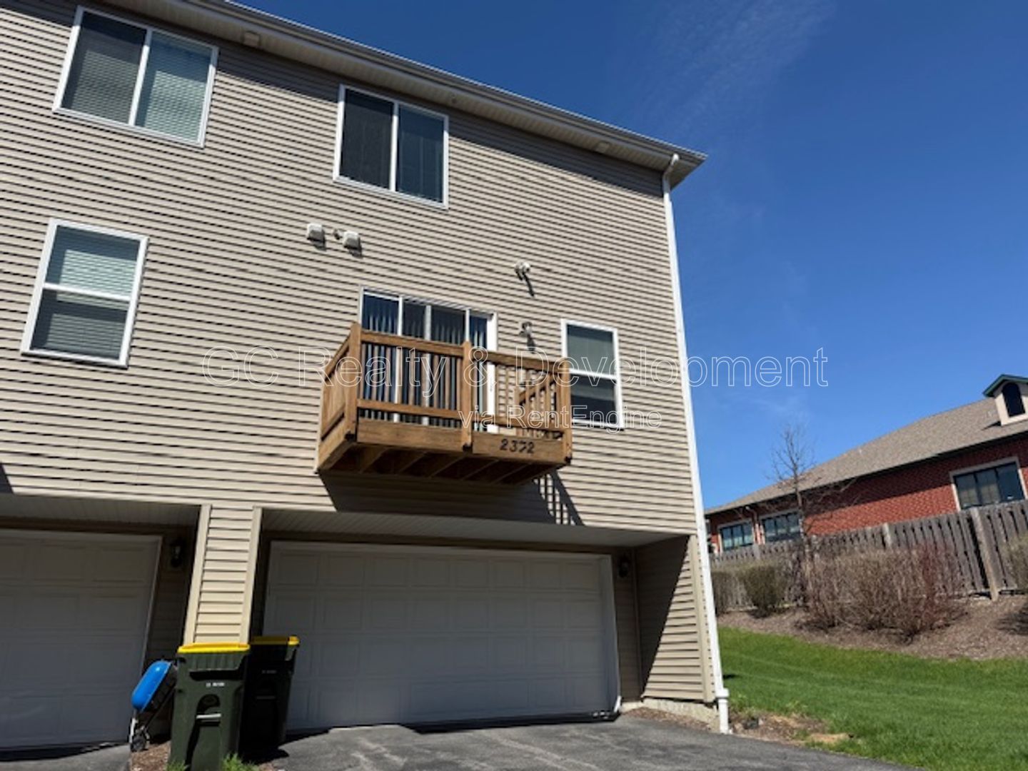 *** 3 BDRM - 2.5 BTH / END UNIT / PET FRIENDLY / ATTACHED GARAGE / CLUBHOUSE ACCESS *** property image