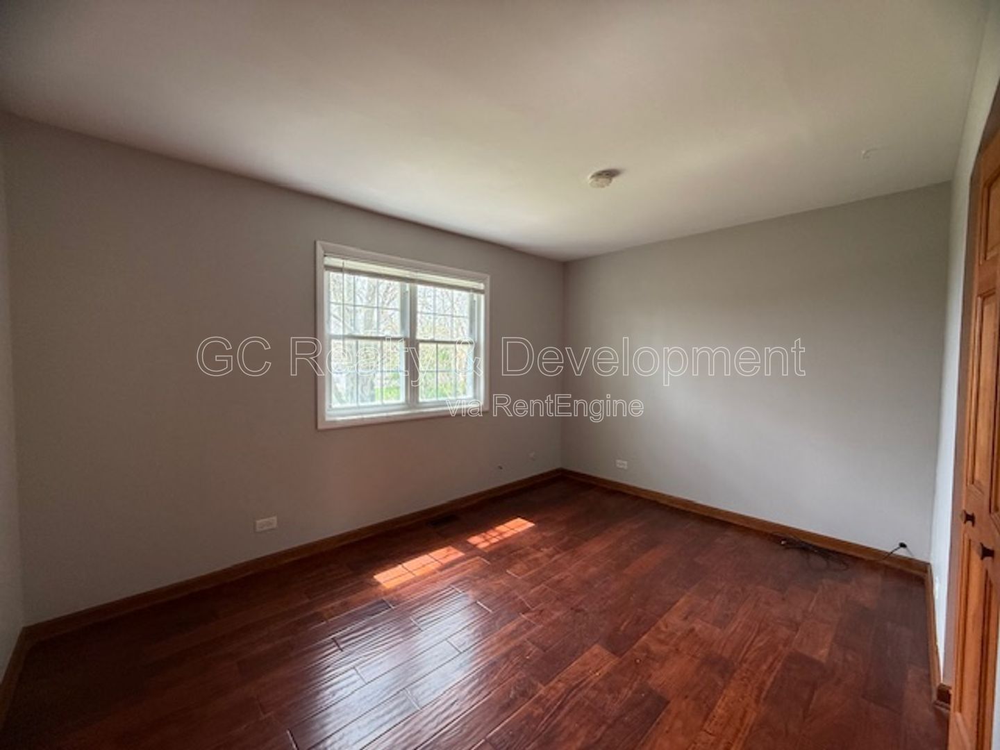 *** 3 BDRM - 2 BTH / FENCED YARD W LRG DECK / SS APPL / FINISHED BASEMENT / ATTACHED GARAGE *** property image