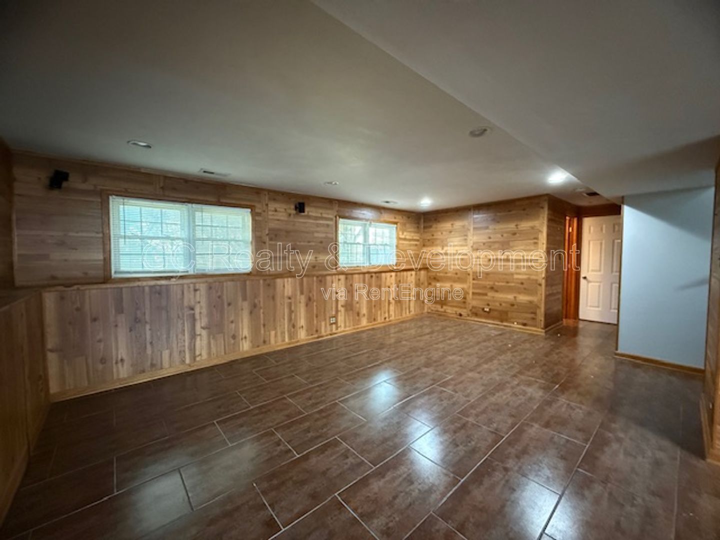 *** 3 BDRM - 2 BTH / FENCED YARD W LRG DECK / SS APPL / FINISHED BASEMENT / ATTACHED GARAGE *** property image