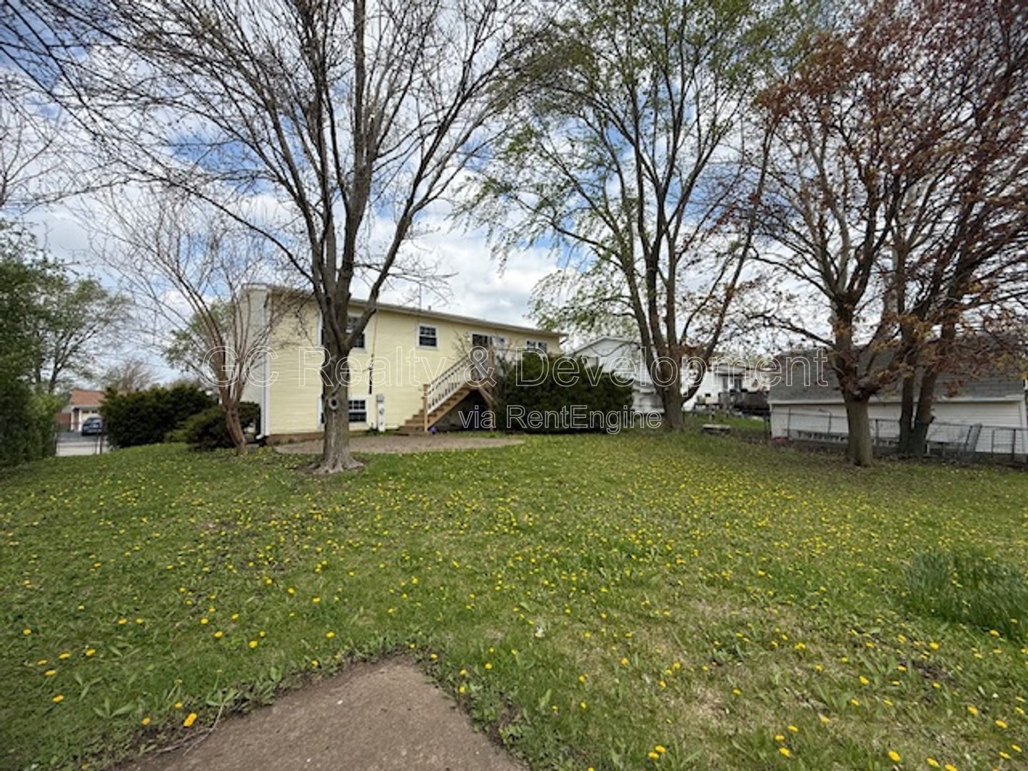 *** 3 BDRM - 2 BTH / FENCED YARD W LRG DECK / SS APPL / FINISHED BASEMENT / ATTACHED GARAGE *** property image