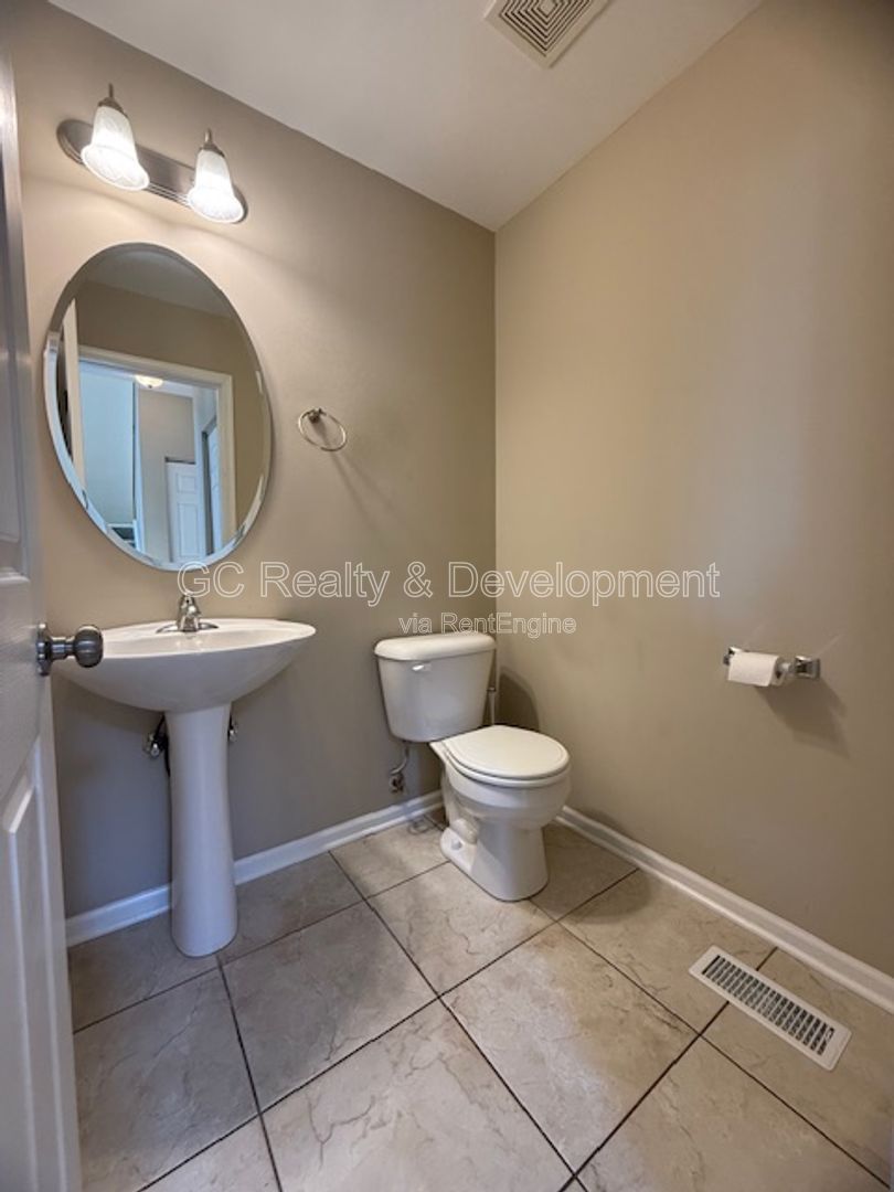 *** 3 BDRM - 2.5 BTH / PET FRIENDLY / RECENTLY UPDATED / ATTACHED GARAGE *** property image