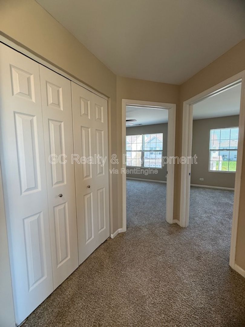 *** 3 BDRM - 2.5 BTH / PET FRIENDLY / RECENTLY UPDATED / ATTACHED GARAGE *** property image