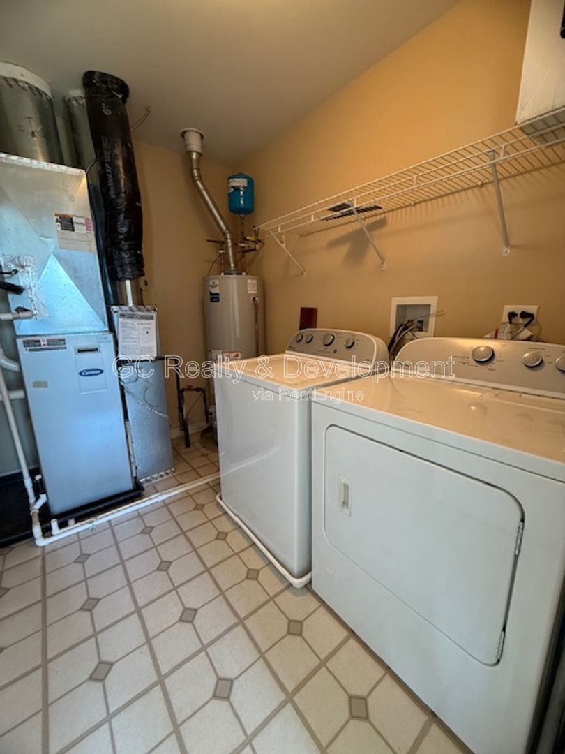 *** 3 BDRM - 2.5 BTH / PET FRIENDLY / RECENTLY UPDATED / ATTACHED GARAGE *** property image