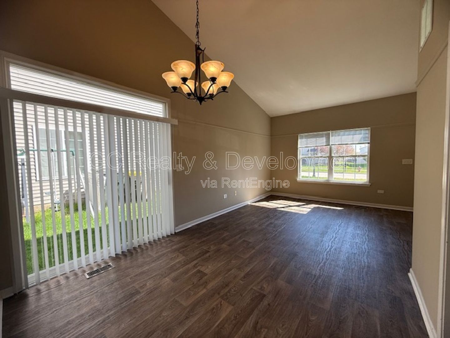 *** MOVE-IN SPECIAL / 2 BDRM - 2.5 BTH DUPLEX / PET FRIENDLY / ATTACHED GARAGE / IN-UNIT LAUNDRY / CENTRAL AC *** property image