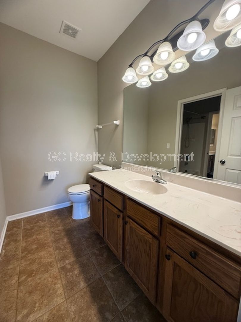 *** MOVE-IN SPECIAL / 2 BDRM - 2.5 BTH DUPLEX / PET FRIENDLY / ATTACHED GARAGE / IN-UNIT LAUNDRY / CENTRAL AC *** property image