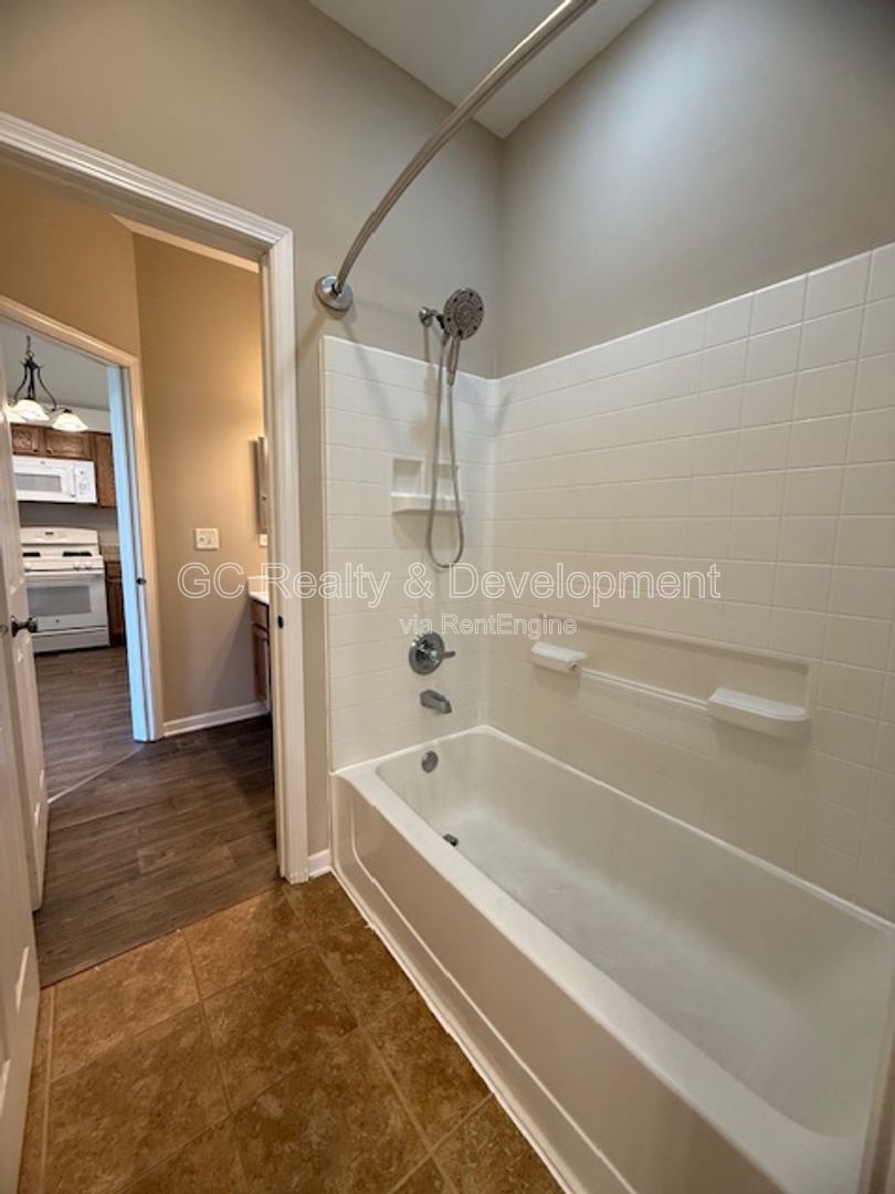 *** MOVE-IN SPECIAL / 2 BDRM - 2.5 BTH DUPLEX / PET FRIENDLY / ATTACHED GARAGE / IN-UNIT LAUNDRY / CENTRAL AC *** property image