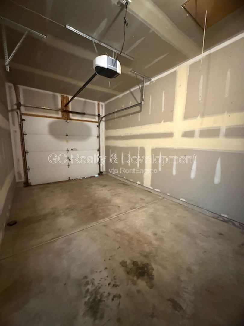 *** MOVE-IN SPECIAL / 2 BDRM - 2.5 BTH DUPLEX / PET FRIENDLY / ATTACHED GARAGE / IN-UNIT LAUNDRY / CENTRAL AC *** property image