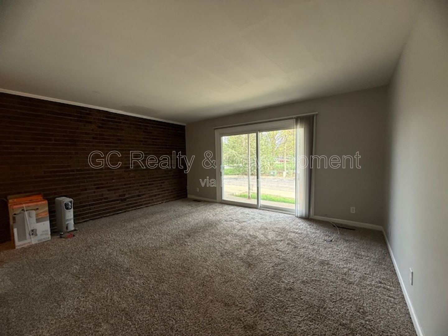 *** 1ST FLOOR / 2 BDRM / TENANT PAYS ELECTRIC ONLY / W&D ON SITE /  PET FRIENDLY / PARKING INCL *** property image