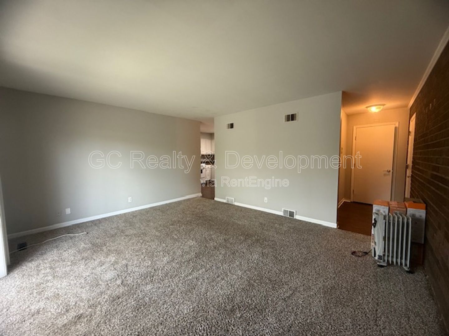 *** 1ST FLOOR / 2 BDRM / TENANT PAYS ELECTRIC ONLY / W&D ON SITE /  PET FRIENDLY / PARKING INCL *** property image