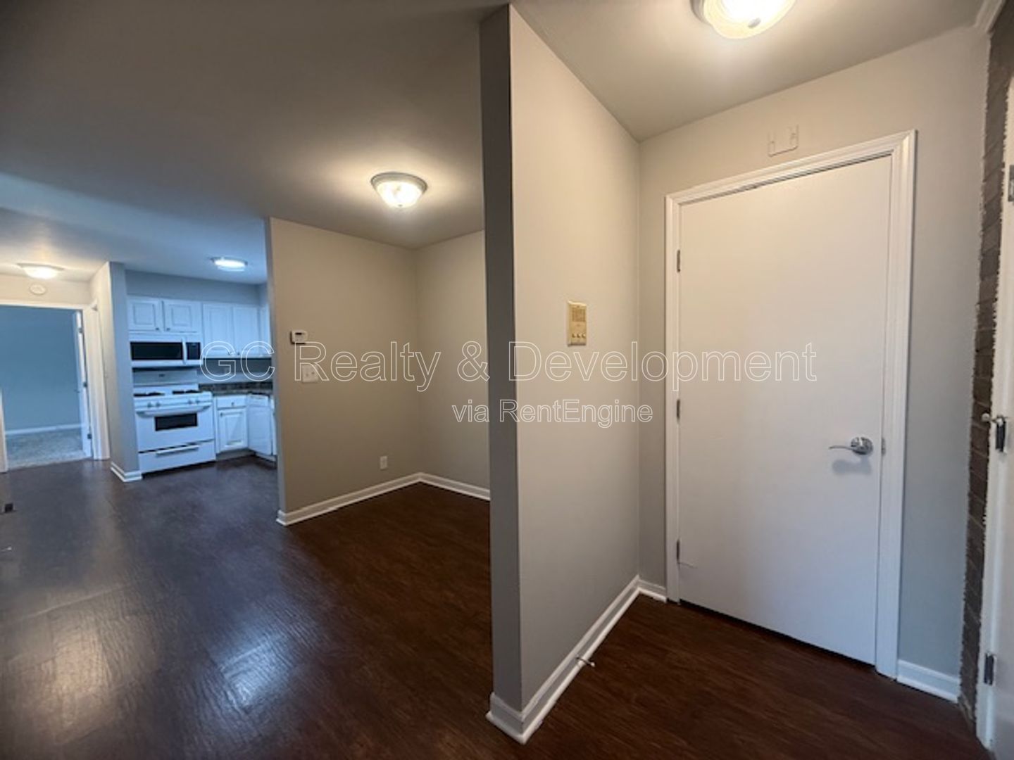 *** 1ST FLOOR / 2 BDRM / TENANT PAYS ELECTRIC ONLY / W&D ON SITE /  PET FRIENDLY / PARKING INCL *** property image