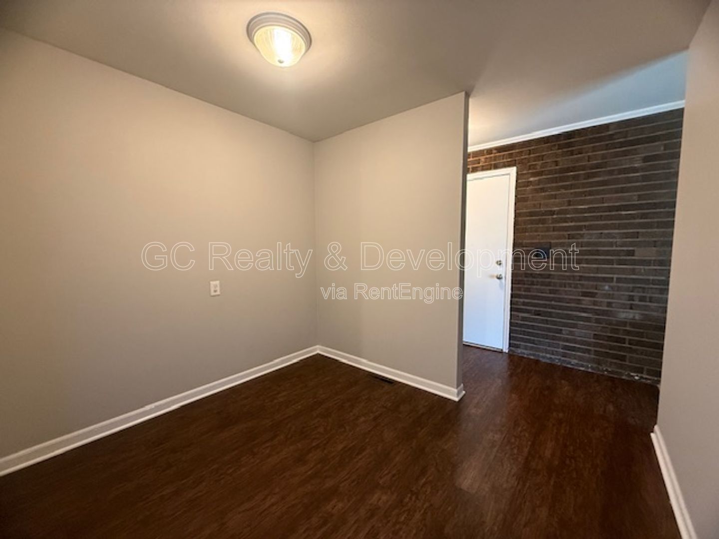 *** 1ST FLOOR / 2 BDRM / TENANT PAYS ELECTRIC ONLY / W&D ON SITE /  PET FRIENDLY / PARKING INCL *** property image