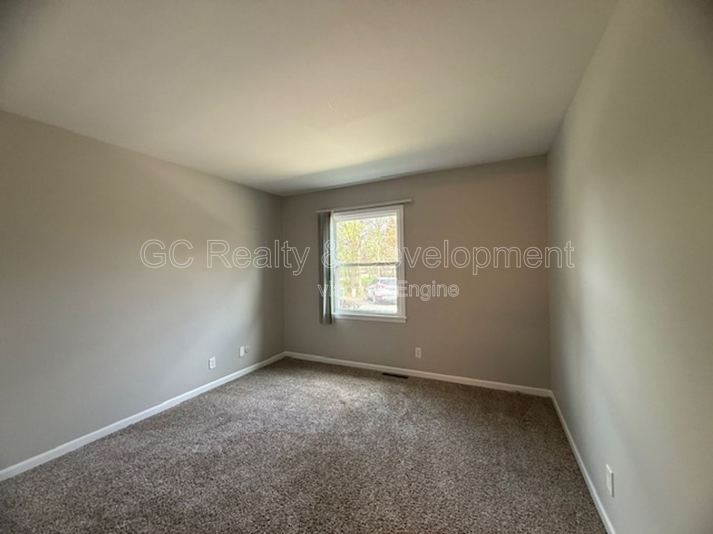 *** 1ST FLOOR / 2 BDRM / TENANT PAYS ELECTRIC ONLY / W&D ON SITE /  PET FRIENDLY / PARKING INCL *** property image