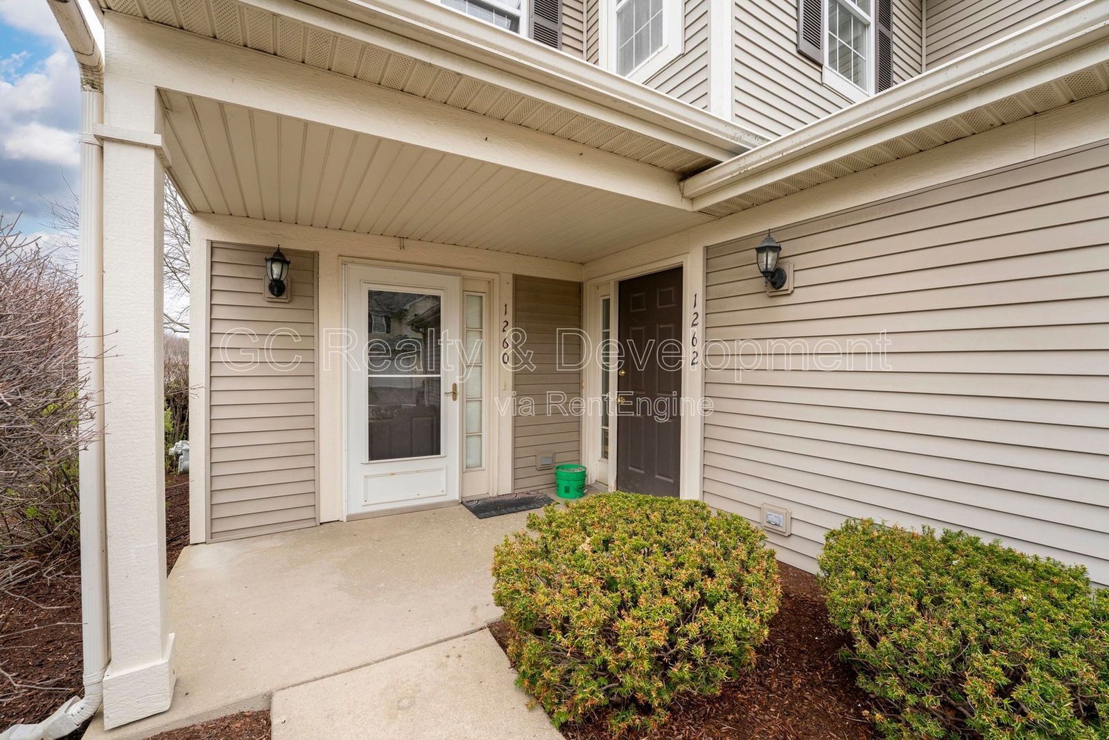 *** 2 BDRM - 2 BTH / PET FRIENDLY / AVAIL 5/8 / ATTACHED GARAGE / IN UNIT LAUNDRY / CENTRAL AC *** property image
