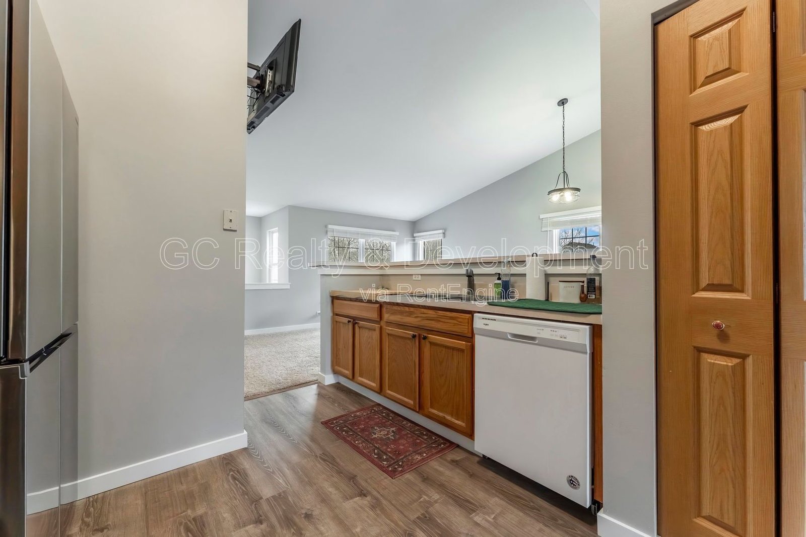 *** 2 BDRM - 2 BTH / PET FRIENDLY / AVAIL 5/8 / ATTACHED GARAGE / IN UNIT LAUNDRY / CENTRAL AC *** property image