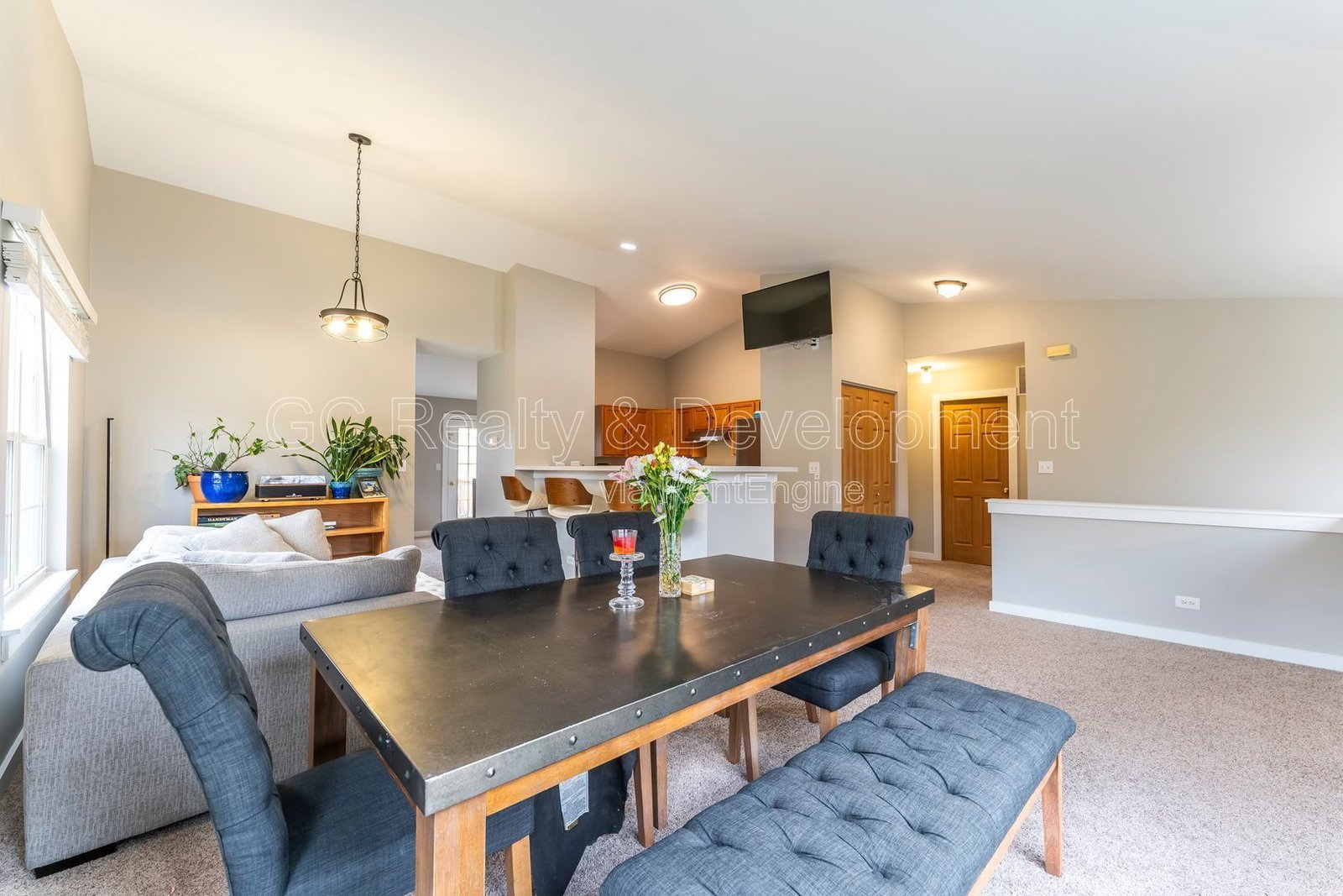 *** 2 BDRM - 2 BTH / PET FRIENDLY / AVAIL 5/8 / ATTACHED GARAGE / IN UNIT LAUNDRY / CENTRAL AC *** property image