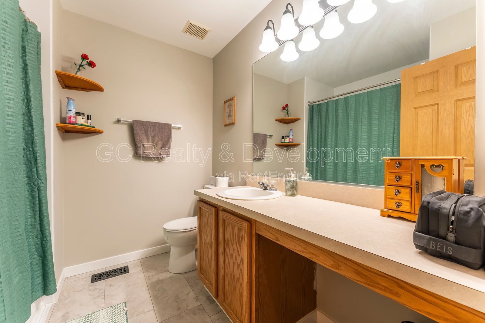 *** 2 BDRM - 2 BTH / PET FRIENDLY / AVAIL 5/8 / ATTACHED GARAGE / IN UNIT LAUNDRY / CENTRAL AC *** property image