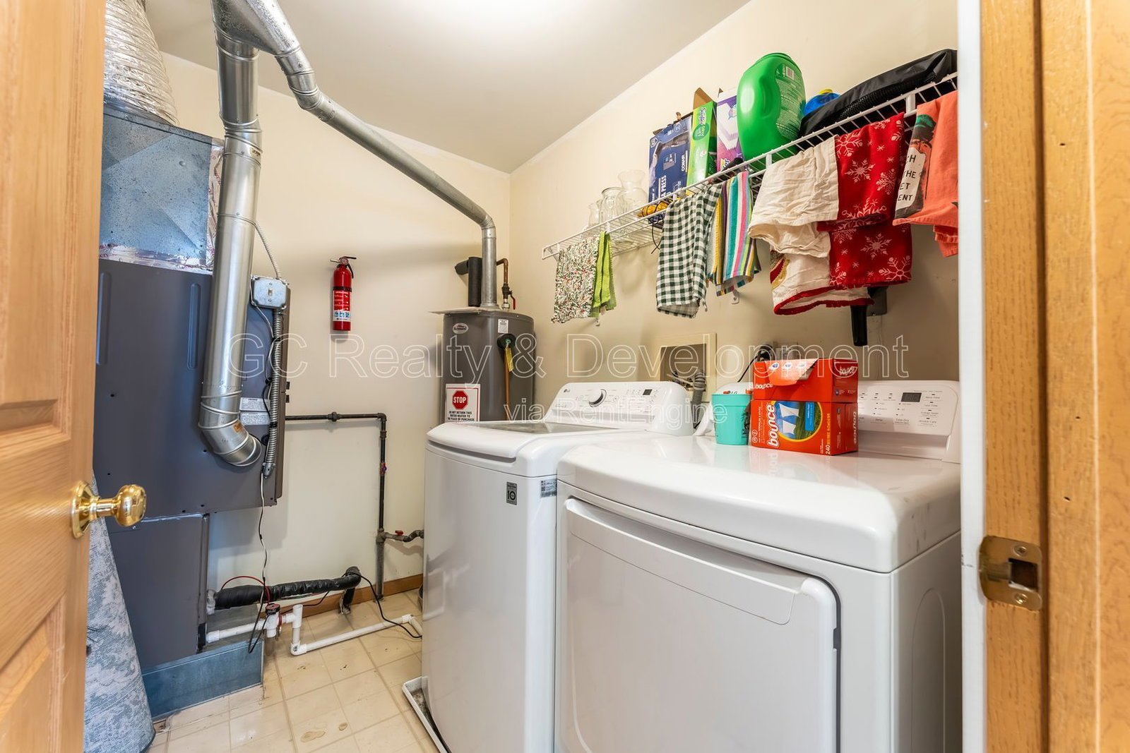 *** 2 BDRM - 2 BTH / PET FRIENDLY / AVAIL 5/8 / ATTACHED GARAGE / IN UNIT LAUNDRY / CENTRAL AC *** property image