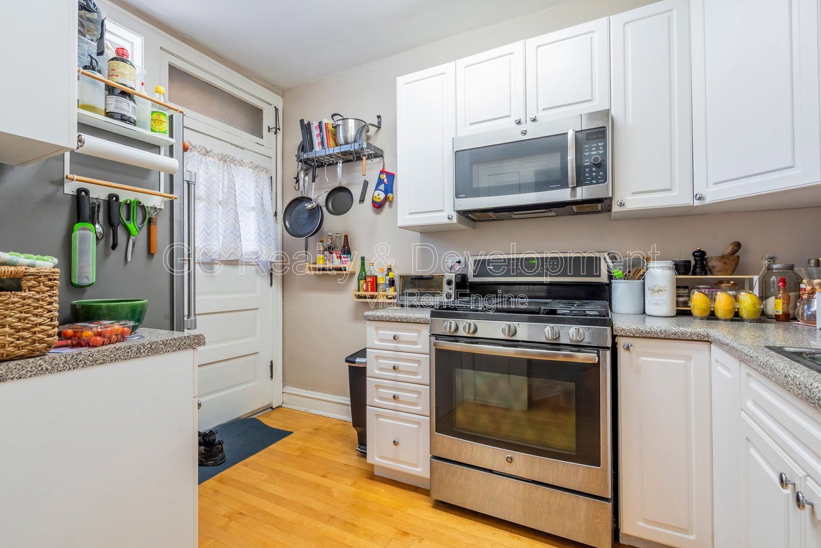 *** 7/1 MOVE IN / OLD IRVING PARK / LRG CLOSETS / PARKING INCL / UPDATED / SS APPL / ON SITE LAUNDRY *** property image