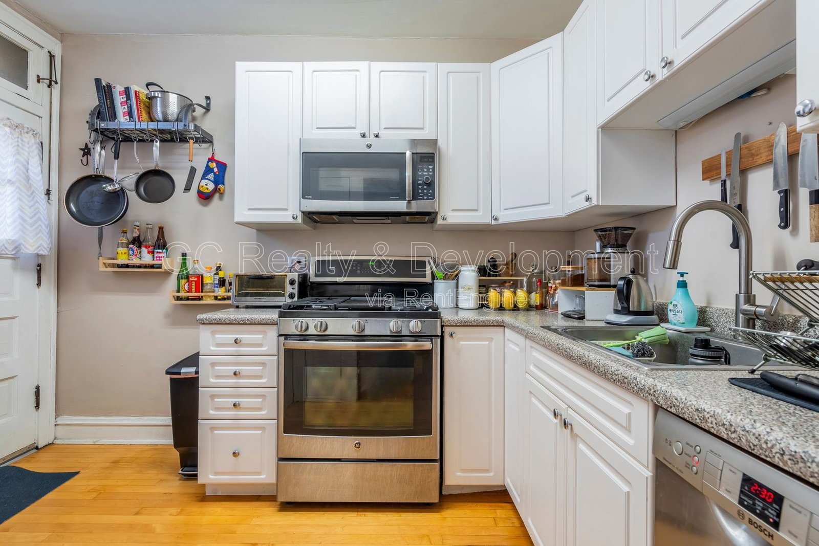 *** 7/1 MOVE IN / OLD IRVING PARK / LRG CLOSETS / PARKING INCL / UPDATED / SS APPL / ON SITE LAUNDRY *** property image