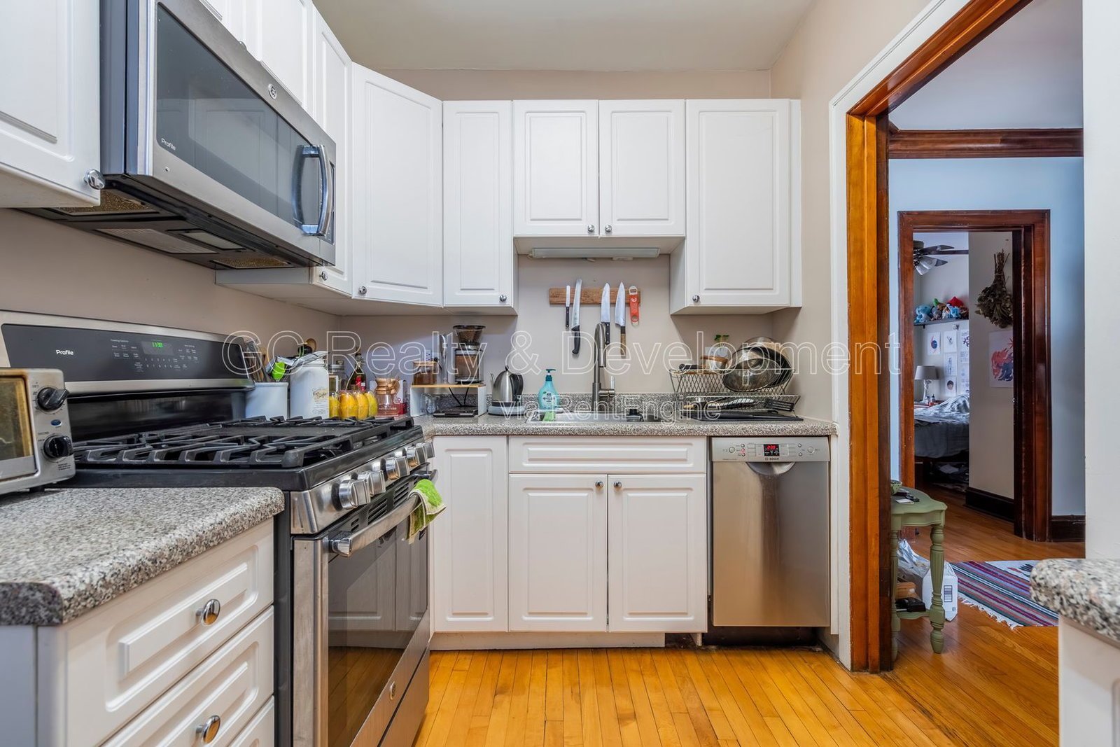 *** 7/1 MOVE IN / OLD IRVING PARK / LRG CLOSETS / PARKING INCL / UPDATED / SS APPL / ON SITE LAUNDRY *** property image