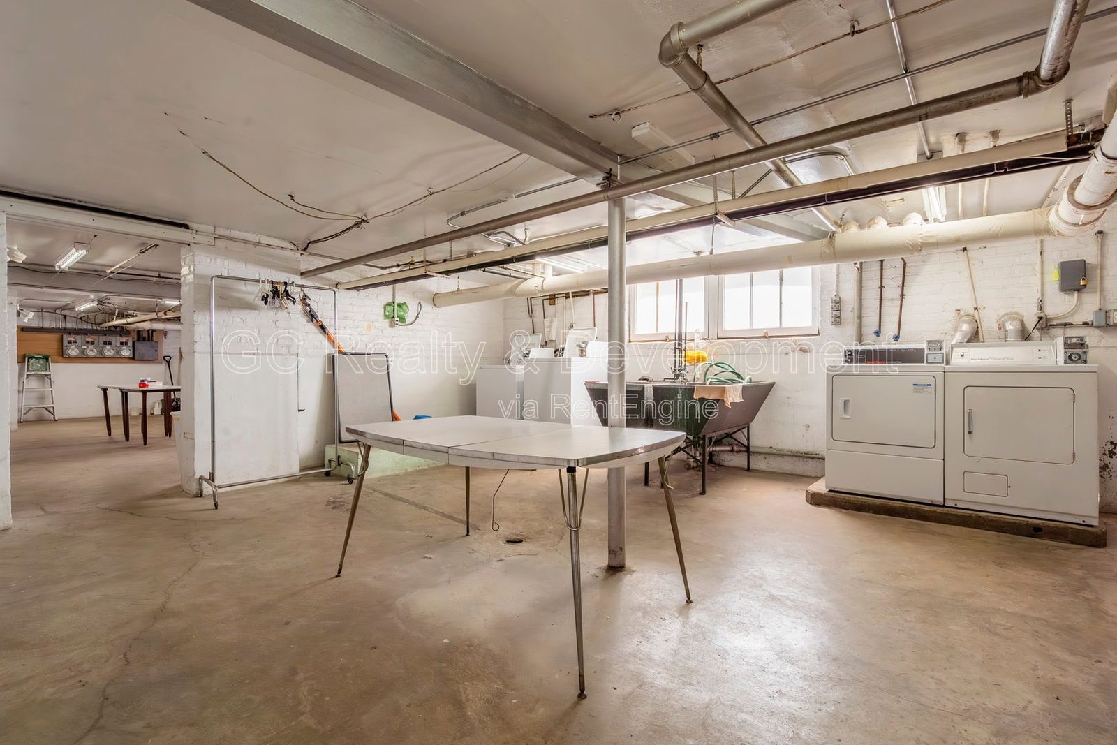 *** 7/1 MOVE IN / OLD IRVING PARK / LRG CLOSETS / PARKING INCL / UPDATED / SS APPL / ON SITE LAUNDRY *** property image
