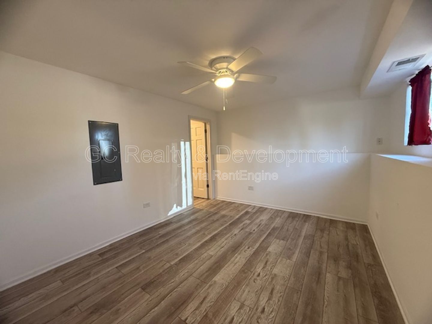 *** 1 BDRM / ALL UTILITIES INCLUDED / CENTRAL AC / LAUNDRY ON SITE / WALK IN CLOSET / UPDATED *** property image