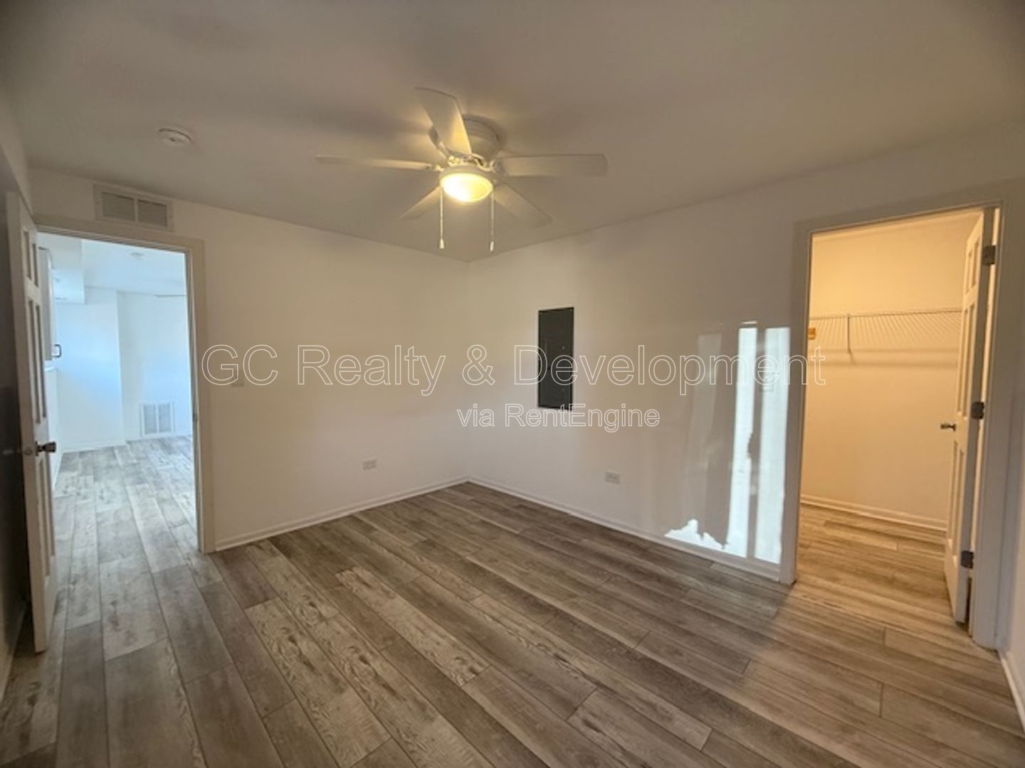 *** 1 BDRM / ALL UTILITIES INCLUDED / CENTRAL AC / LAUNDRY ON SITE / WALK IN CLOSET / UPDATED *** property image