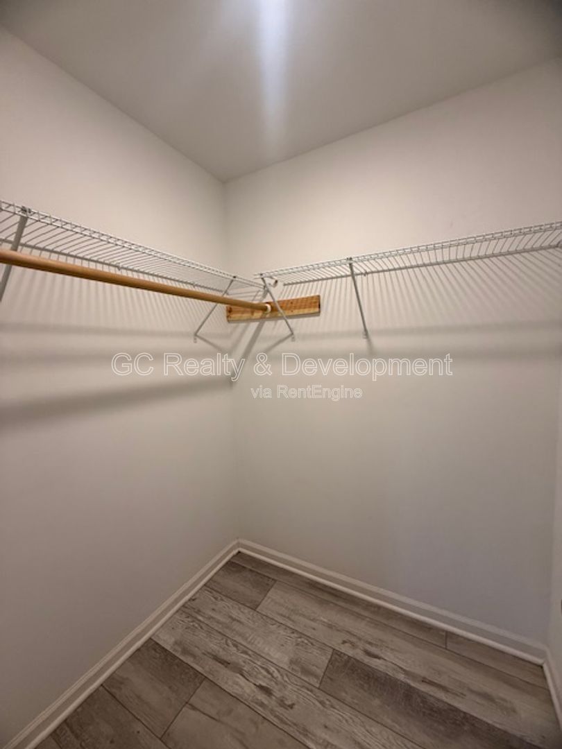 *** 1 BDRM / ALL UTILITIES INCLUDED / CENTRAL AC / LAUNDRY ON SITE / WALK IN CLOSET / UPDATED *** property image