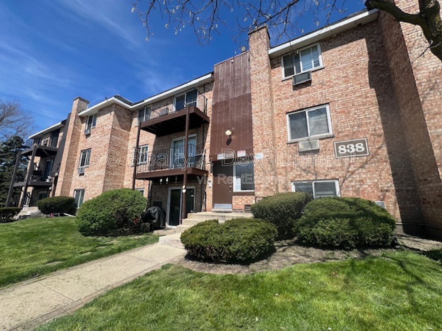 *** 2 BDRM / 2 PARKING SPOTS / LAUNDRY ON SITE / QUICK ACCESS TO SHOPPING / ONLY PAY ELECTRIC *** property image