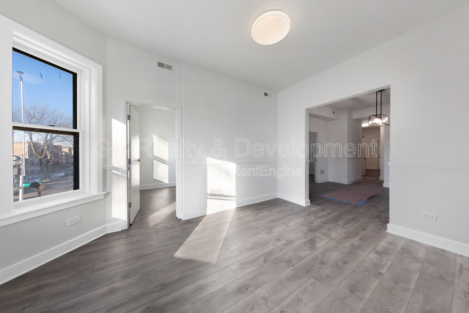 ***3 BDRM / CENTRAL AIR / SS APPL / W&D IN UNIT / 2ND FLOOR UPDATED UNIT / COMMUTER FRIENDLY *** property image