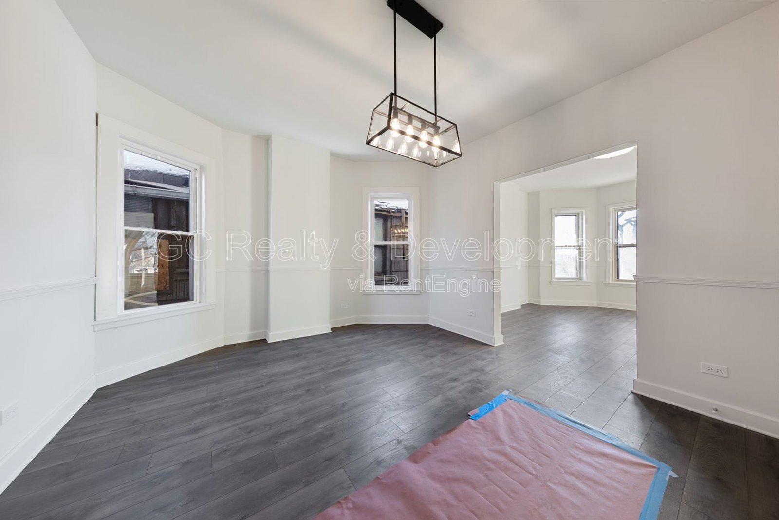 ***3 BDRM / CENTRAL AIR / SS APPL / W&D IN UNIT / 2ND FLOOR UPDATED UNIT / COMMUTER FRIENDLY *** property image