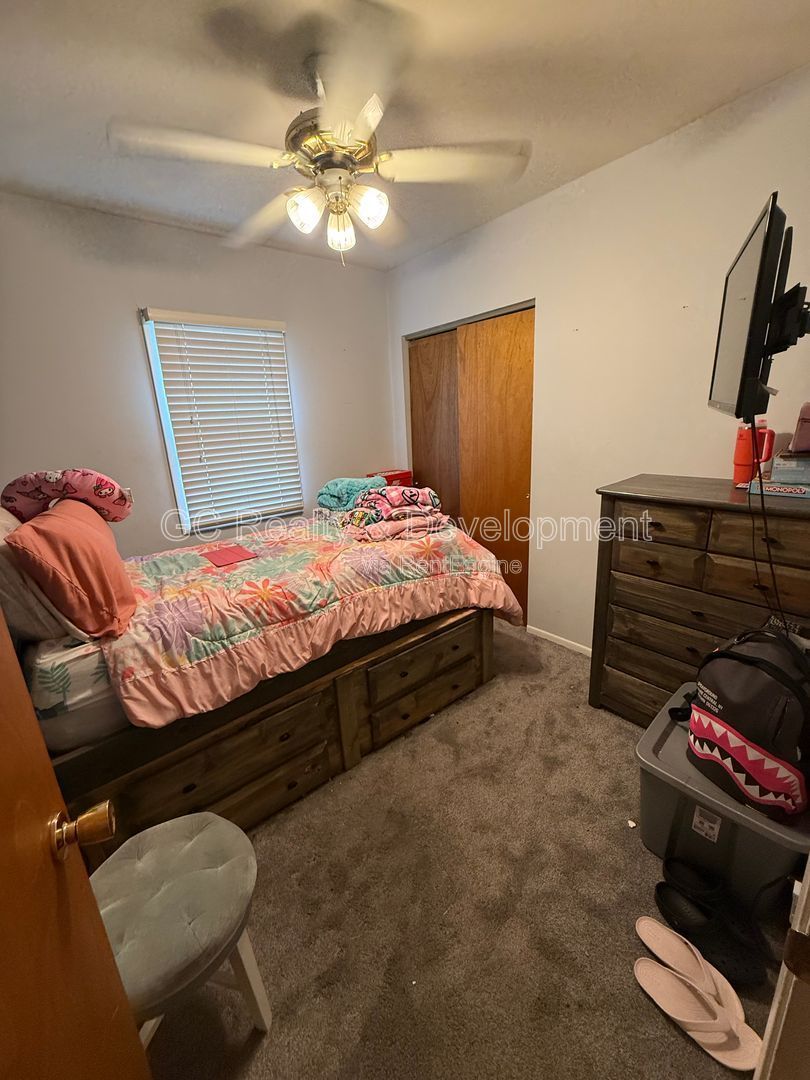 *** GARDEN UNIT / UPDATED 3 BDRM / CENTRAL AC / LAUNDRY ON SITE / PARKING INCL *** property image