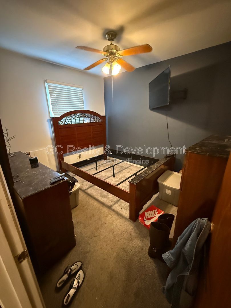 *** GARDEN UNIT / UPDATED 3 BDRM / CENTRAL AC / LAUNDRY ON SITE / PARKING INCL *** property image