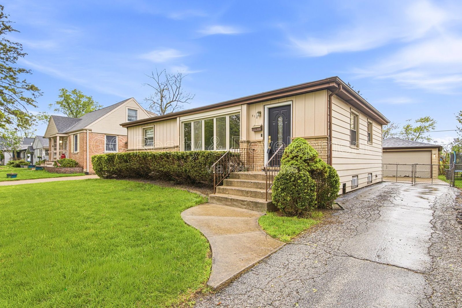 *** RECENTLY UPDATED / 3 BDRM / FRESH PAINT / FENCED YARD / FINISHED BSMT / DETACHED GARAGE *** property image