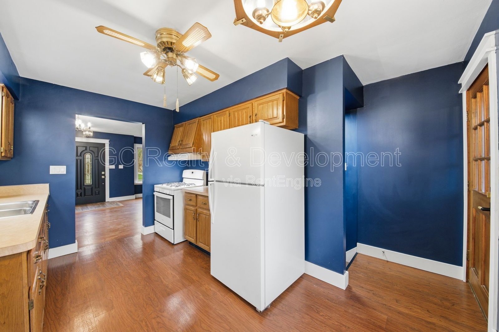 *** RECENTLY UPDATED / 3 BDRM / FRESH PAINT / FENCED YARD / FINISHED BSMT / DETACHED GARAGE *** property image