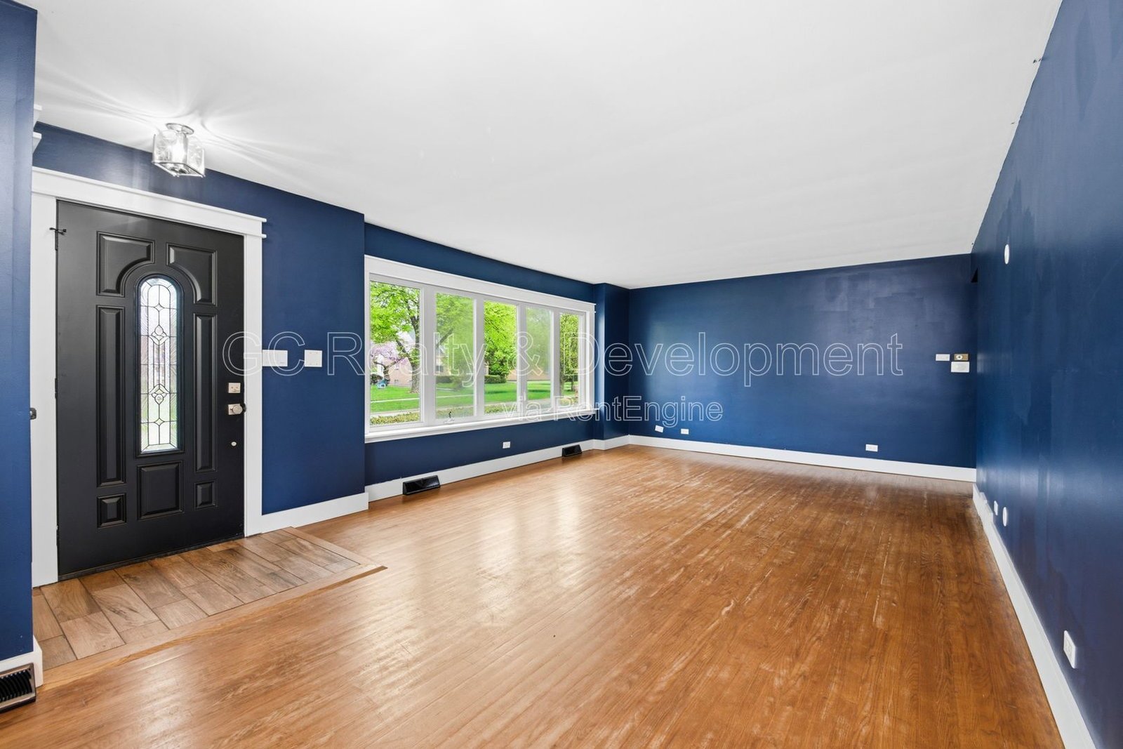 *** RECENTLY UPDATED / 3 BDRM / FRESH PAINT / FENCED YARD / FINISHED BSMT / DETACHED GARAGE *** property image