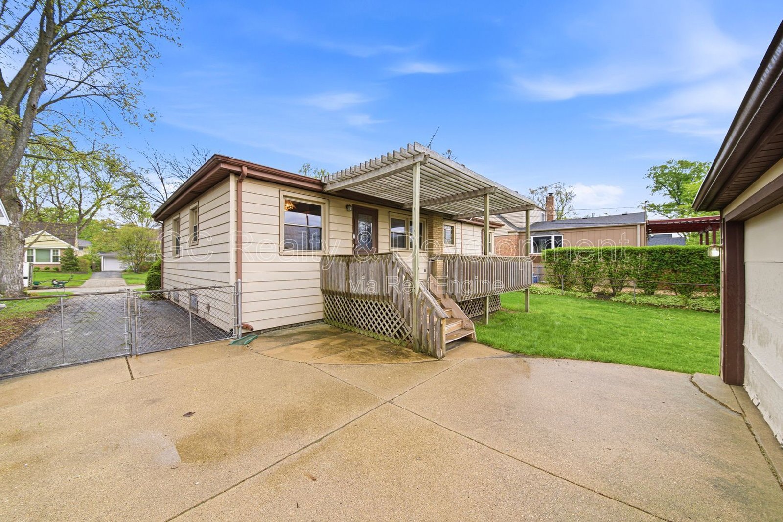 *** RECENTLY UPDATED / 3 BDRM / FRESH PAINT / FENCED YARD / FINISHED BSMT / DETACHED GARAGE *** property image