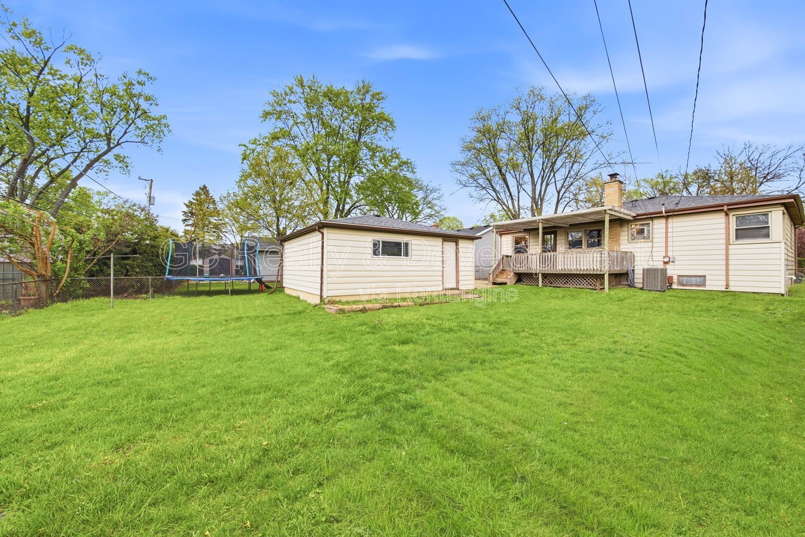 *** RECENTLY UPDATED / 3 BDRM / FRESH PAINT / FENCED YARD / FINISHED BSMT / DETACHED GARAGE *** property image