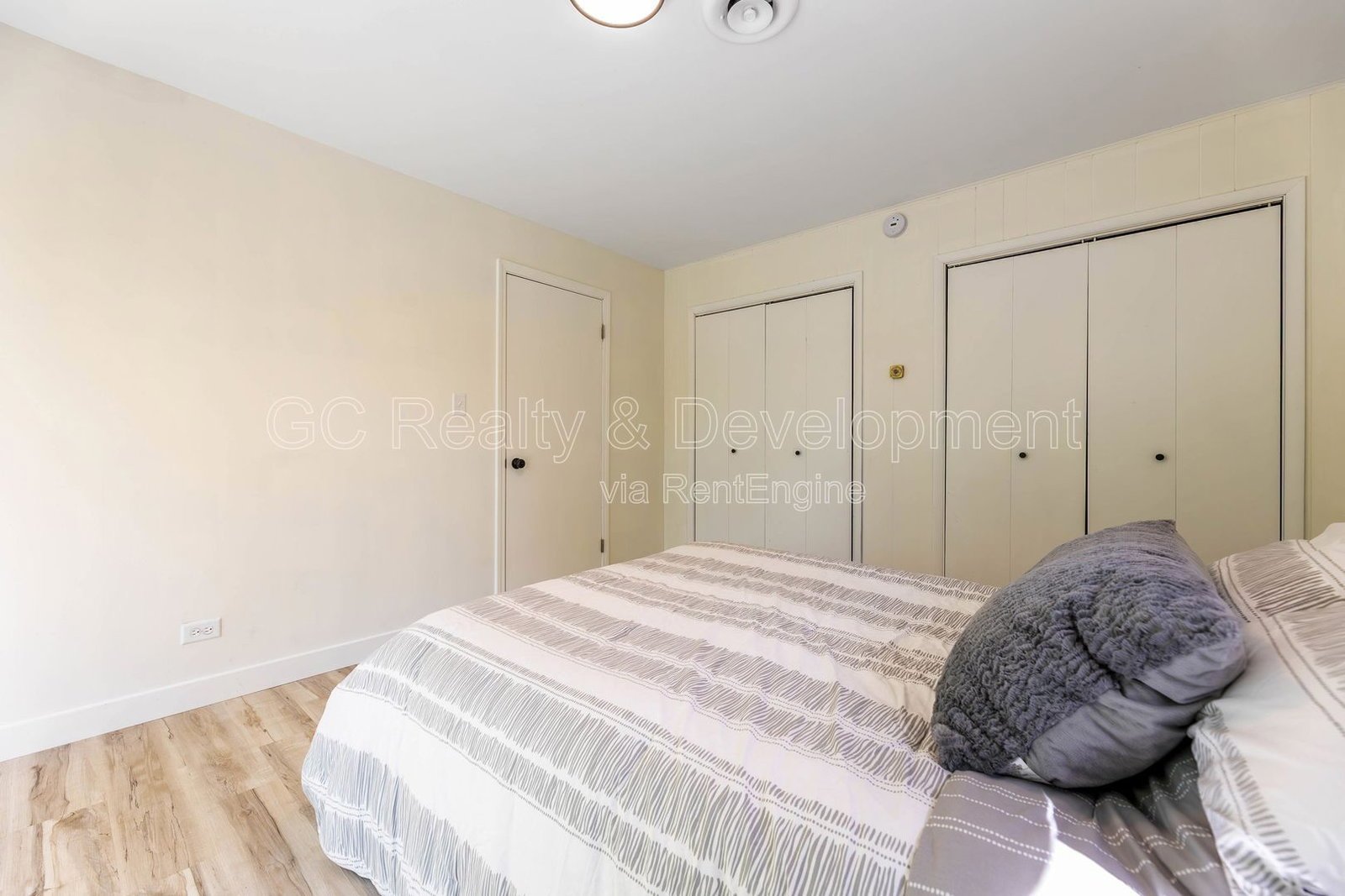 *** 4 BDRM / CENTRAL AC / ATTACHED GARAGE / LAWN CARE INCL / PET FRIENDLY *** property image