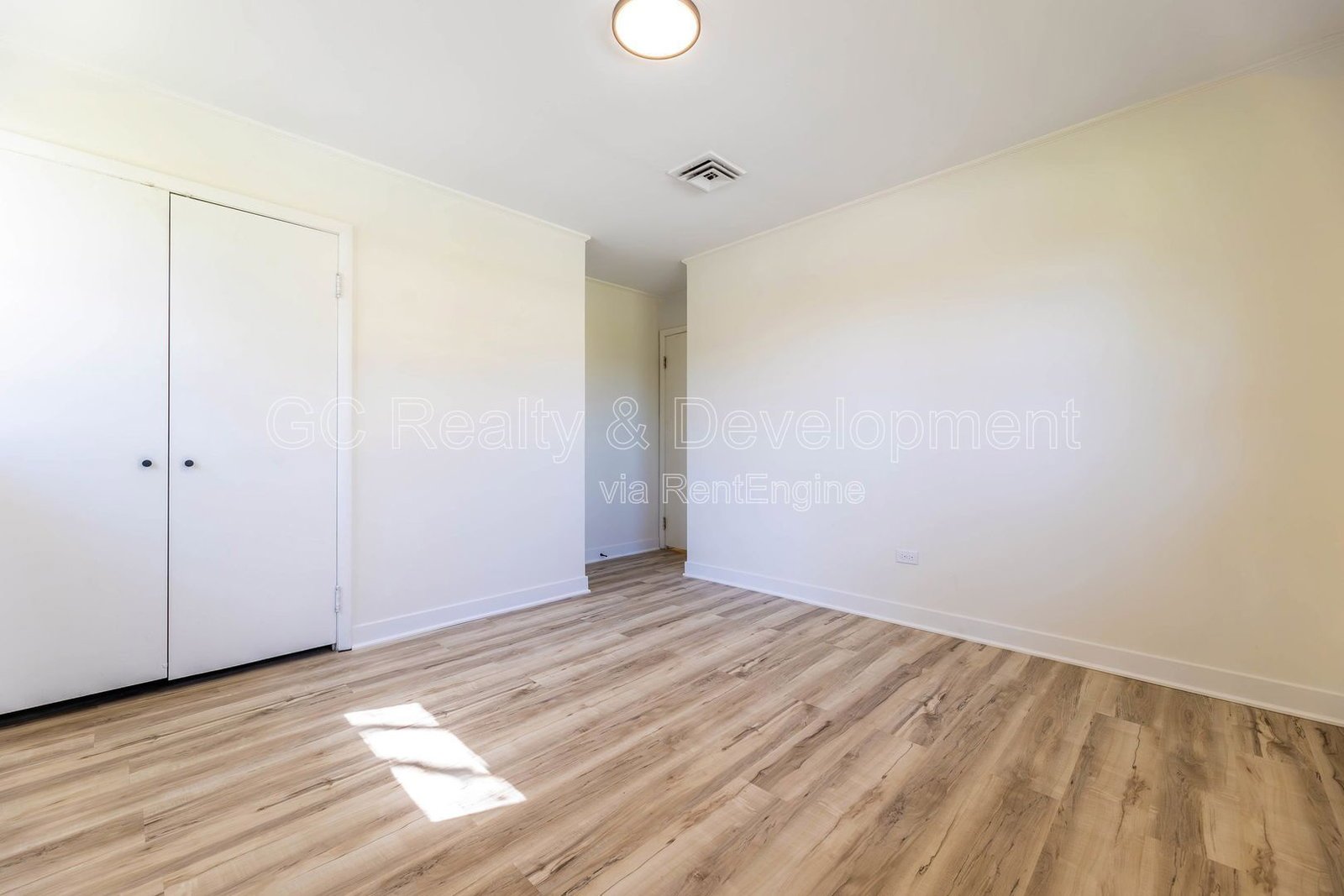 *** 4 BDRM / CENTRAL AC / ATTACHED GARAGE / LAWN CARE INCL / PET FRIENDLY *** property image