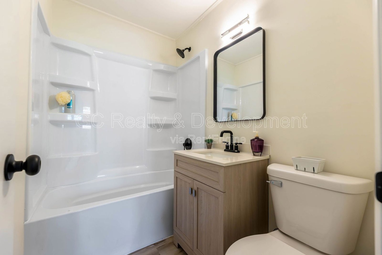 *** 4 BDRM / CENTRAL AC / ATTACHED GARAGE / LAWN CARE INCL / PET FRIENDLY *** property image