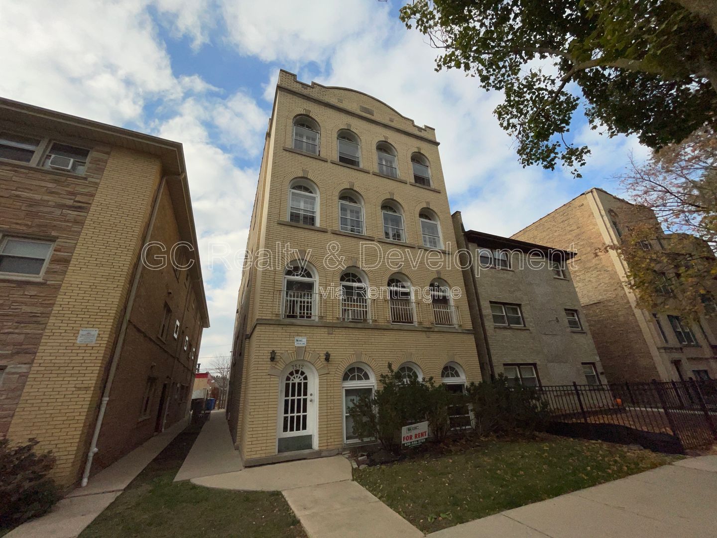*** COMPLETELY RENOVATED 3 BDRM / ROGERS PARK / APPL INCL / LAUNDRY IN BUILDING*** property image