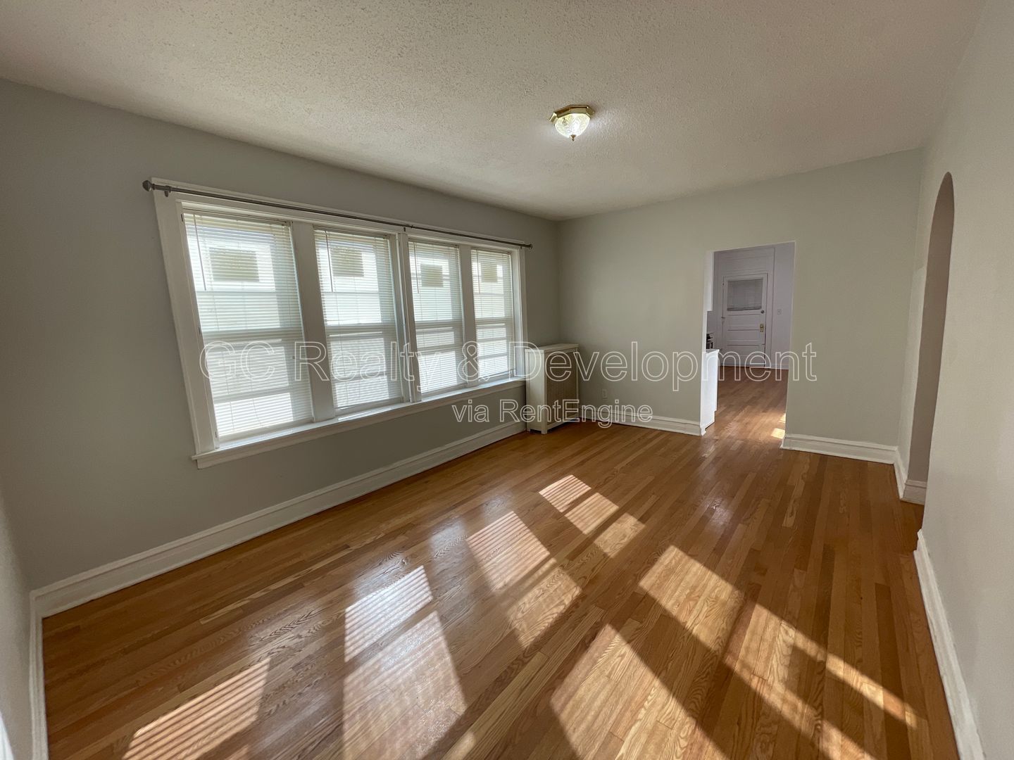 *** COMPLETELY RENOVATED 3 BDRM / ROGERS PARK / APPL INCL / LAUNDRY IN BUILDING*** property image
