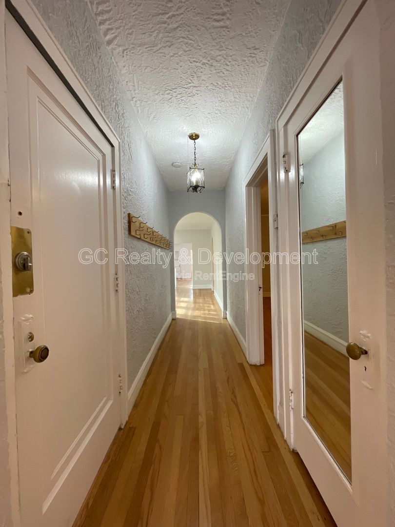 *** COMPLETELY RENOVATED 3 BDRM / ROGERS PARK / APPL INCL / LAUNDRY IN BUILDING*** property image