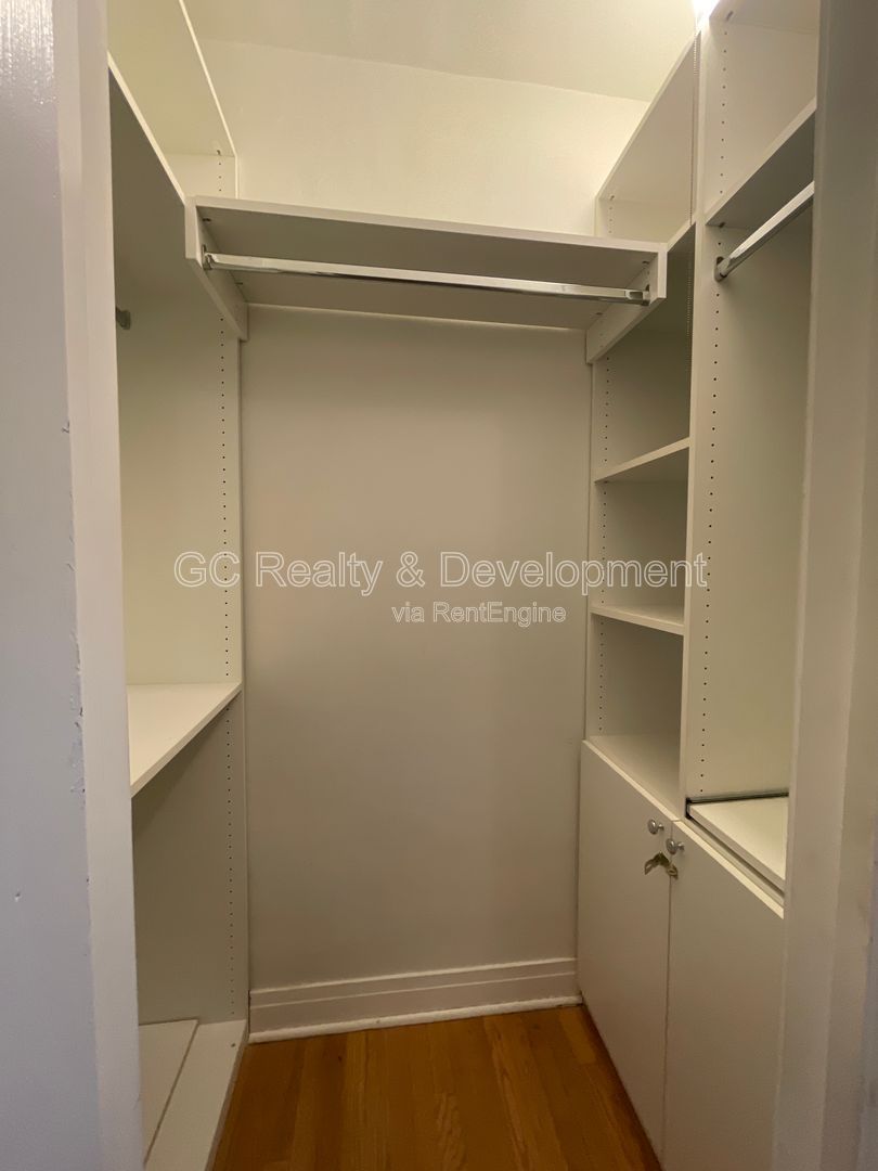 *** COMPLETELY RENOVATED 3 BDRM / ROGERS PARK / APPL INCL / LAUNDRY IN BUILDING*** property image