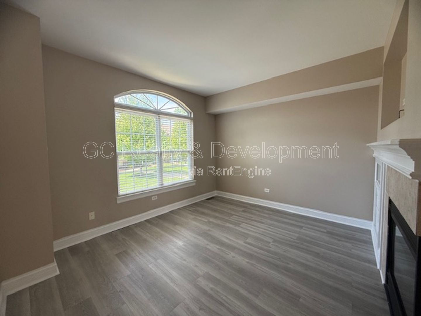 *** 3BR TOWNHOME + FINISHED BASEMENT / 2 CAR GARAGE / AMENITIES *** property image