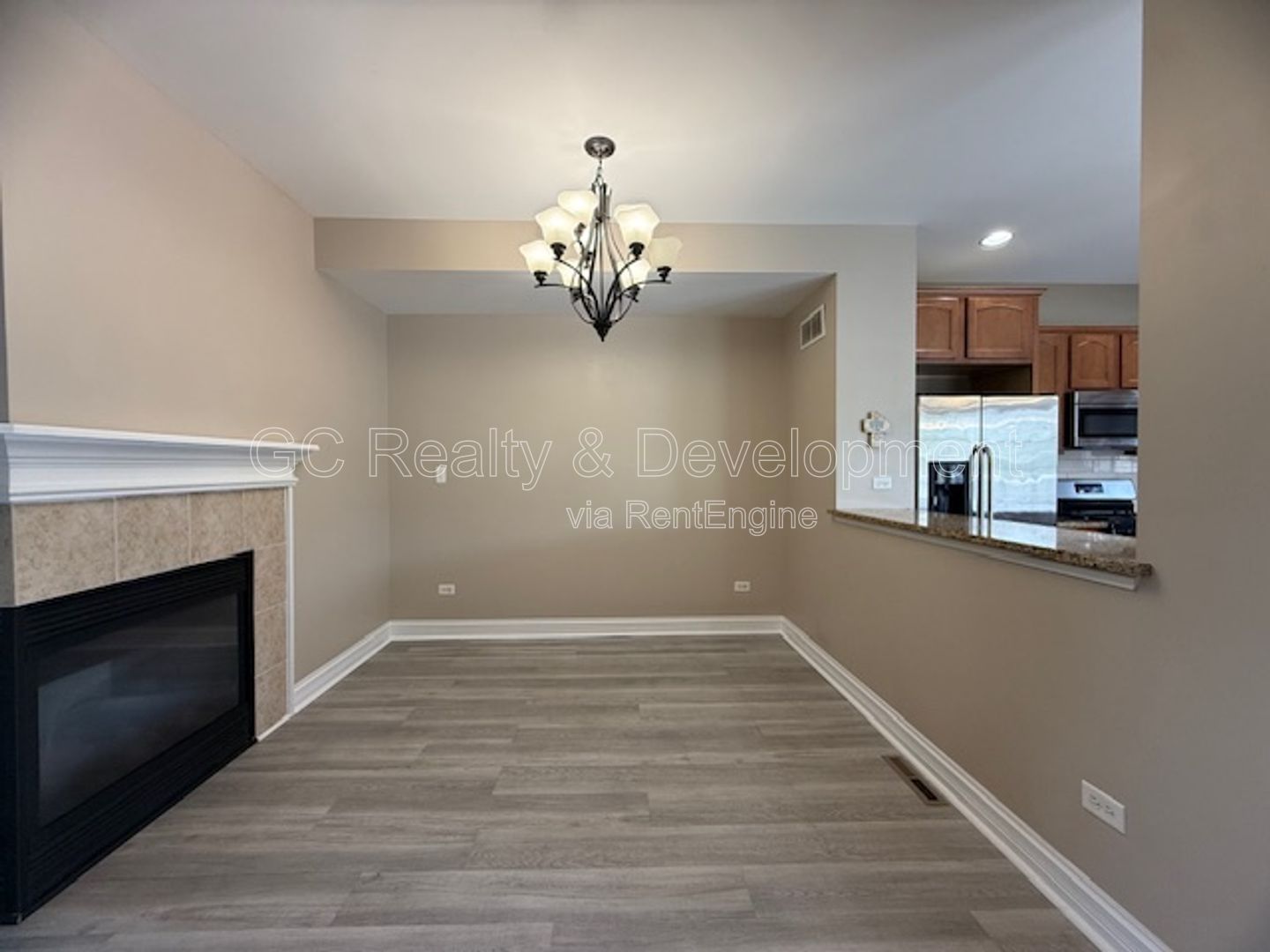 *** 3BR TOWNHOME + FINISHED BASEMENT / 2 CAR GARAGE / AMENITIES *** property image
