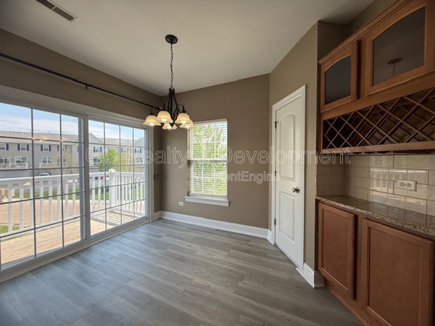 *** 3BR TOWNHOME + FINISHED BASEMENT / 2 CAR GARAGE / AMENITIES *** property image